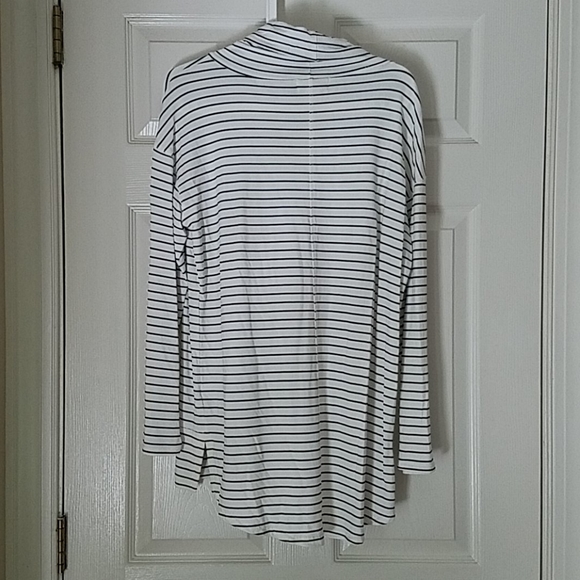 Top - Picture 2 of 3